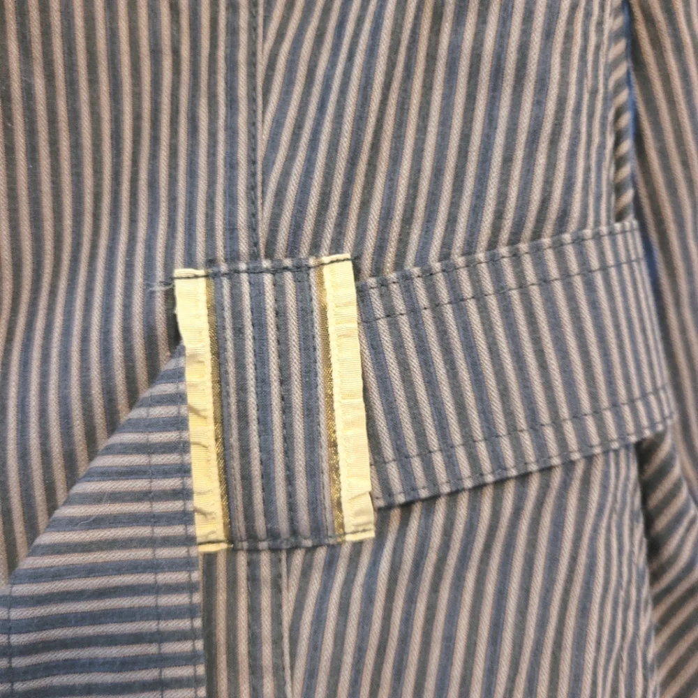 APOSTROPHE WOMENS SIZE 8 GRAY STRIPED STRUCTURED BLAZER-TIES IN THE FRONT - Picture 2 of 15